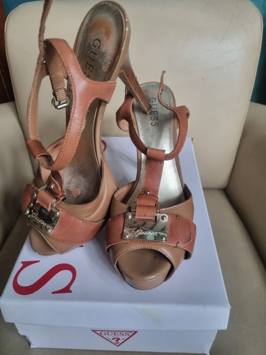 Sandale  Guess   cu  platforma