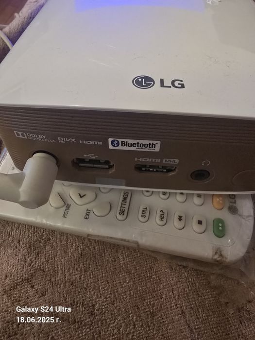 LED мини проектор LG PH150G с батерия