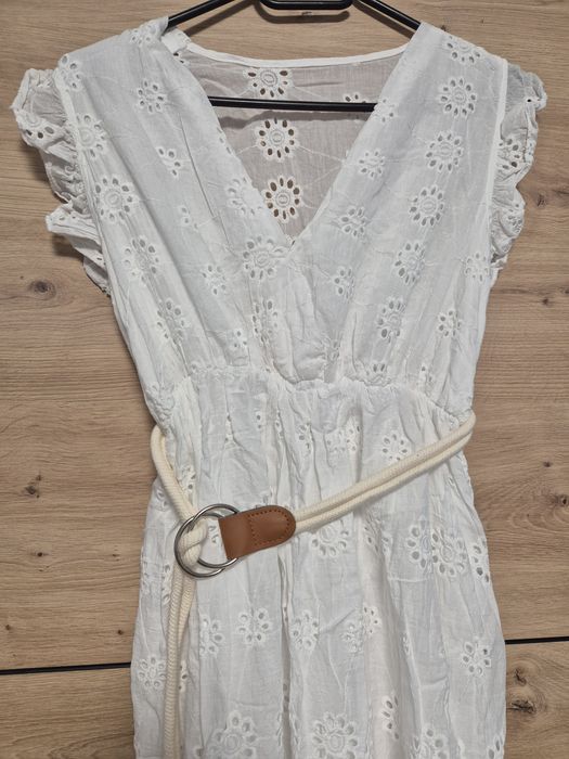 Бяла рокличка с колан