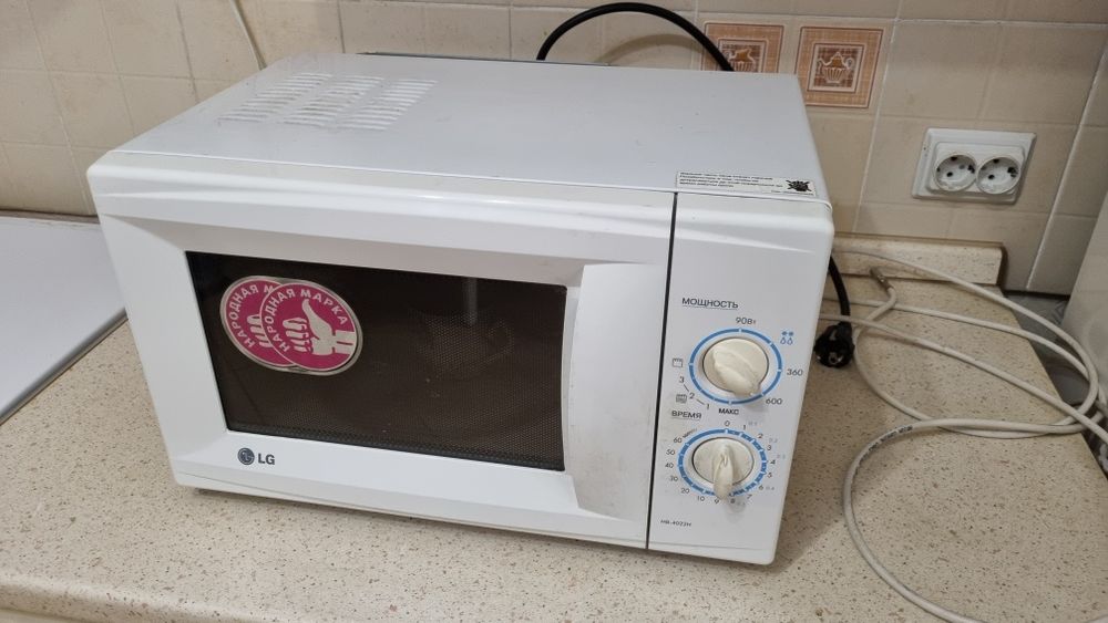 Продам микроволновую печь с грилем