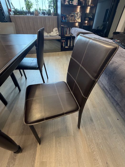 Vand Masa extensibila lemn masiv + 4 scaune