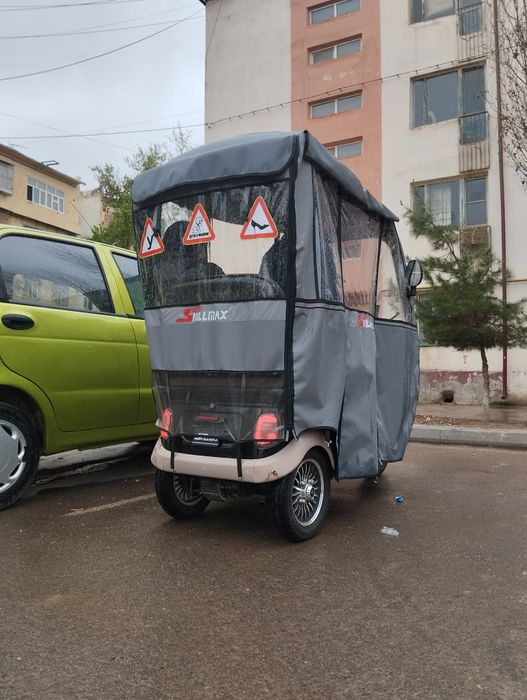 ПРОДАЕТСЯ срочно почти новый элпктро скутер