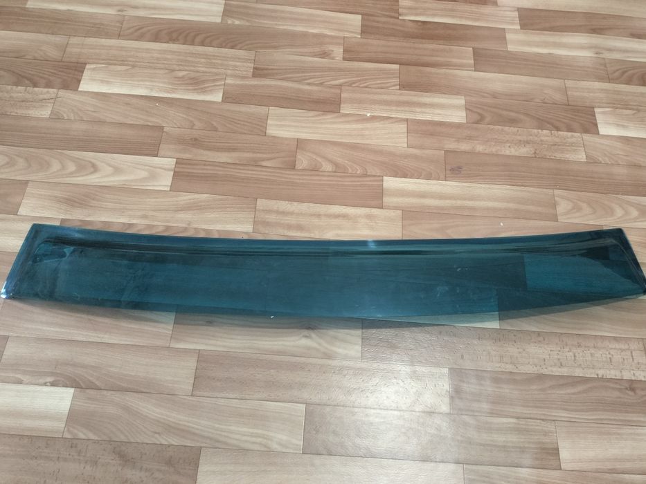 козырек на заднее окно приора седан