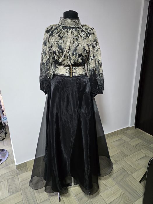 Fusta lunga din tull, model clos;