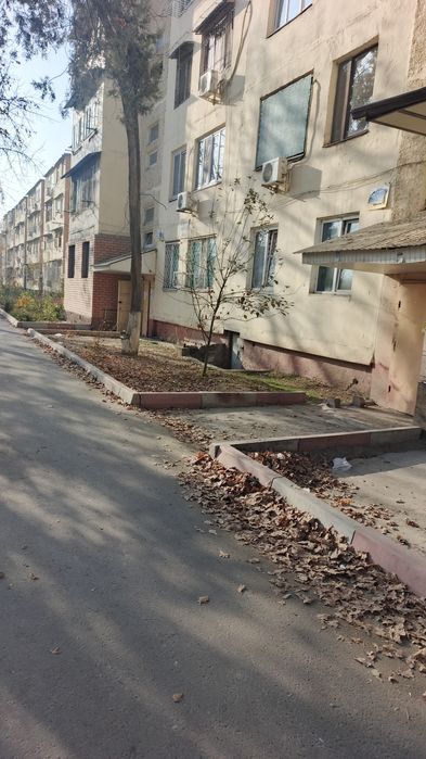 Продам квартиру возле Кадышева 3 комнатную  своя