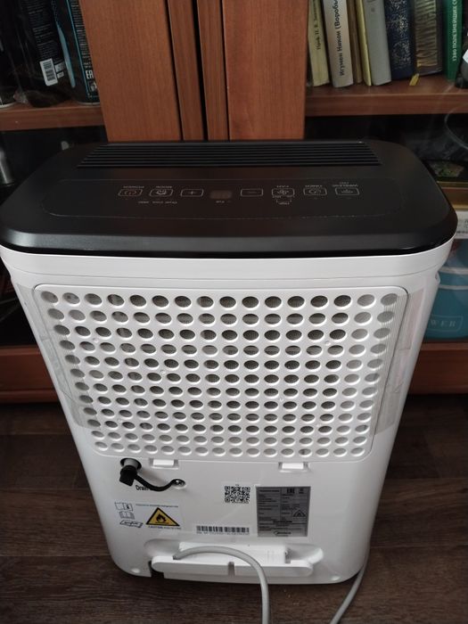 Продам осушитель воздуха Midea