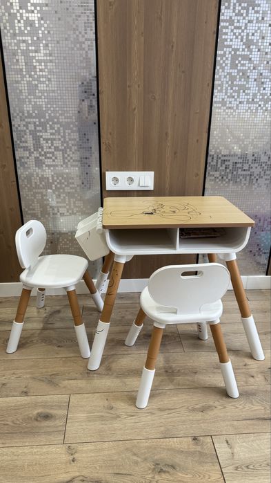 Детский стол с 2 стульями
