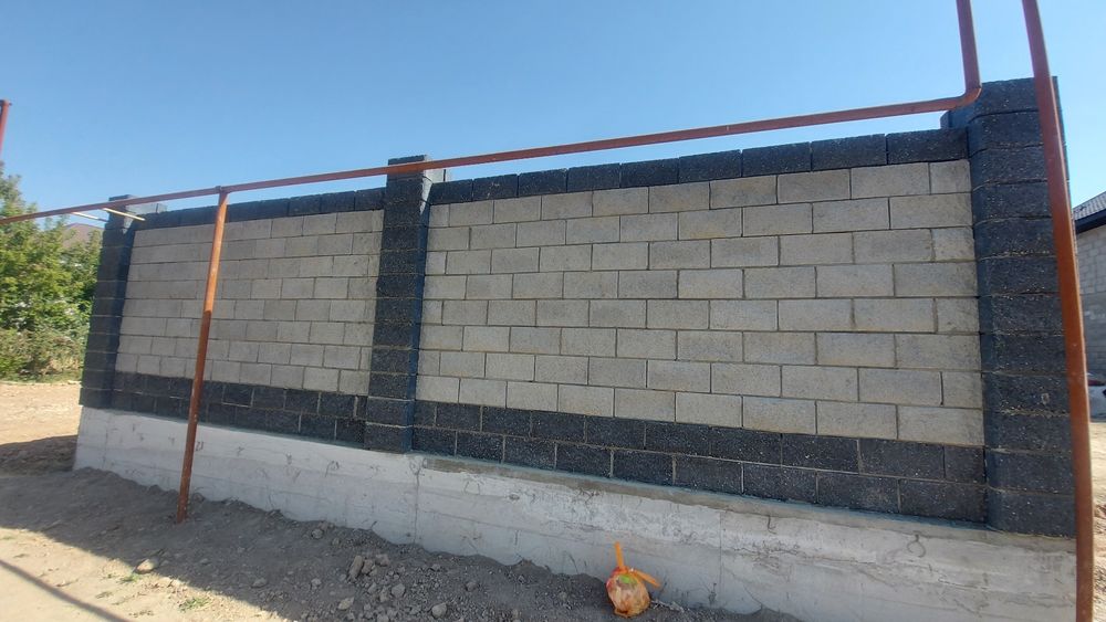 Забор из рваный кирпич