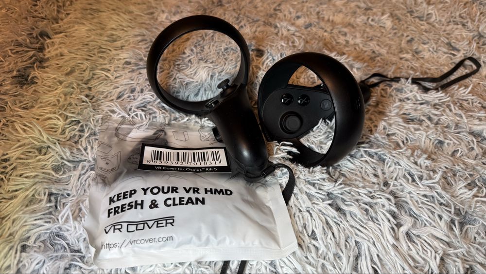 Oculus Rift S – stare foarte bună + 2 huse VR Cover
