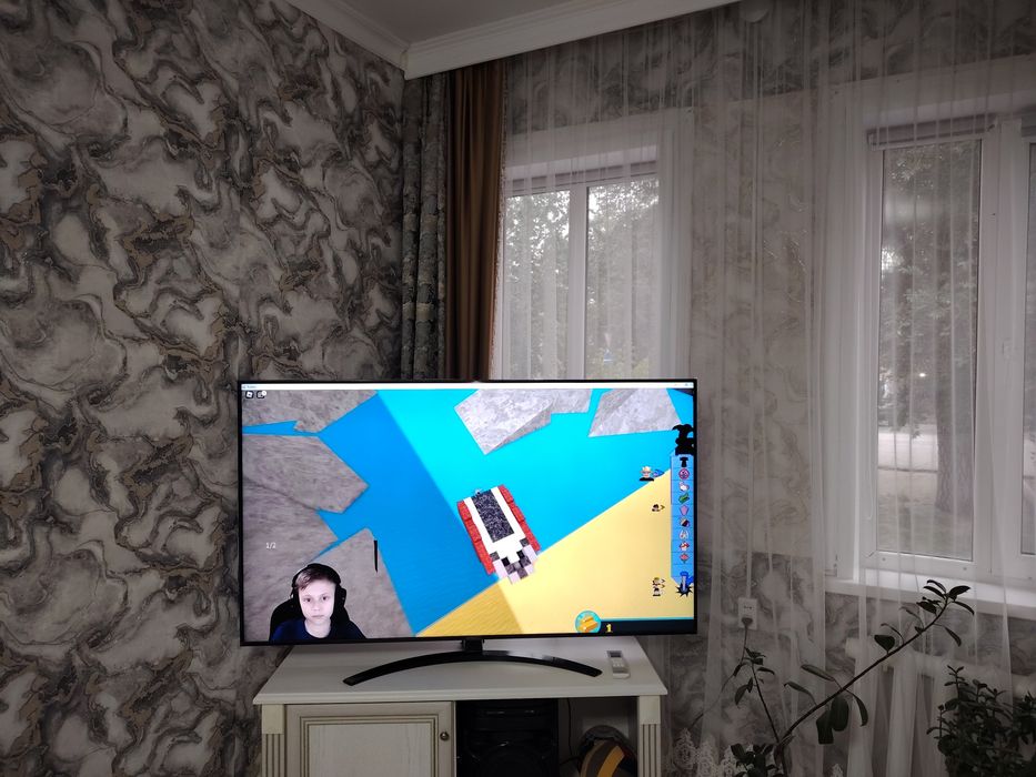 Продам большой телевизор смарт