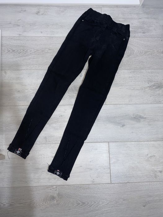 Джинсы черные