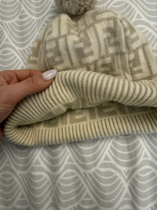 Оригинална вълнена шапка Fendi