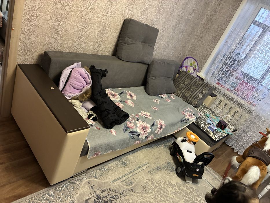 Диван доя гостиной.