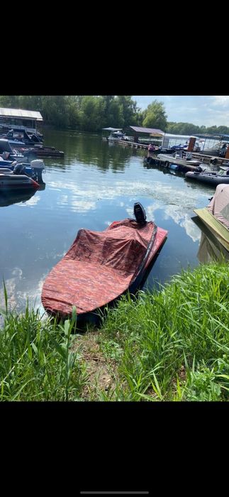 Продам лодку с мотором с прецепом