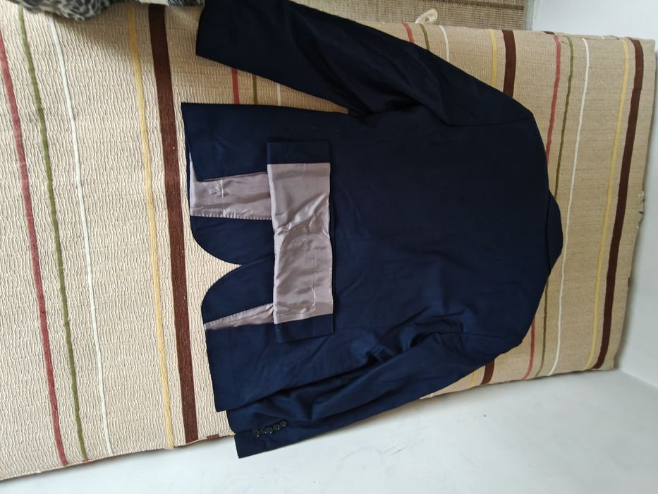 Мъжки костюм сако р-р 56, панталон р-р 58 и риза L, вратовръзка бонус