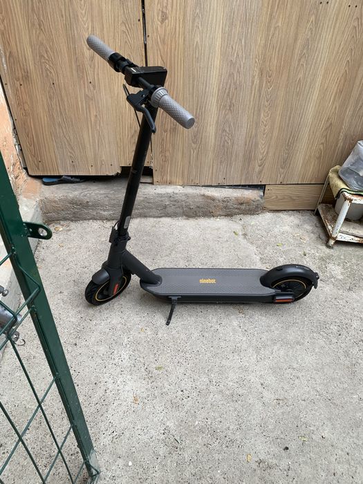 Продам свой  электро самокат ninebot g30p max в отличном состоянии