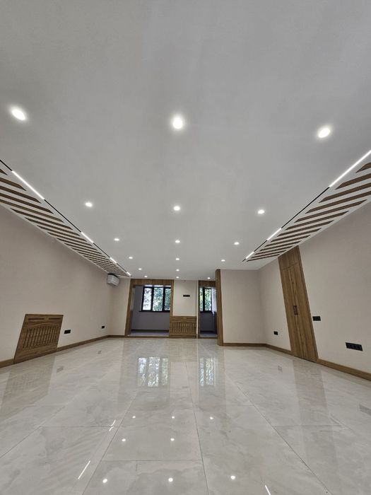 Продаётся нежилое помещение под офис с арендатором.