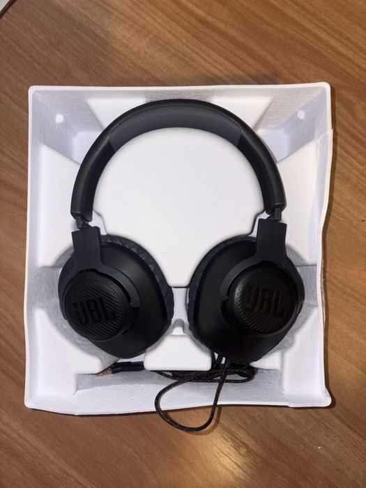 Casti gaming JBL quantum 100