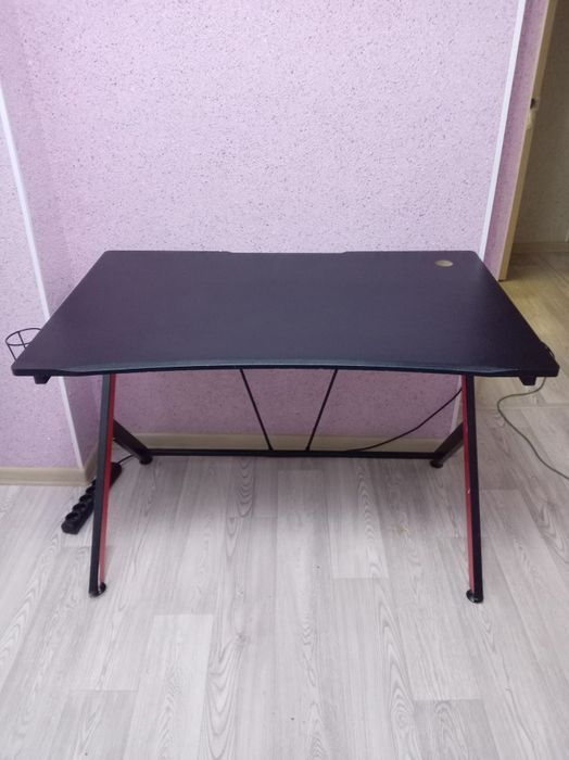 Продам компьютерный стол