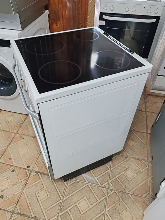 Свободно стояща печка с керамичен плот Voss Electrolux с 2години гаранция!