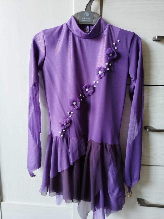 Рокля за фигурно пързаляне