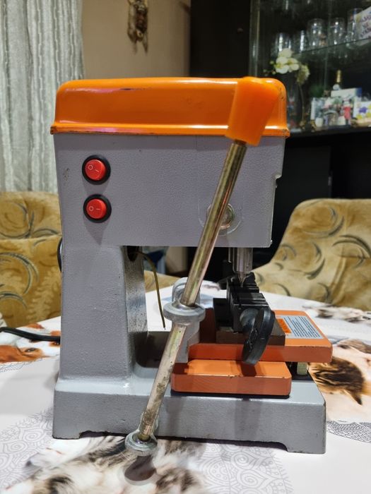 Машина за рязане на ключове