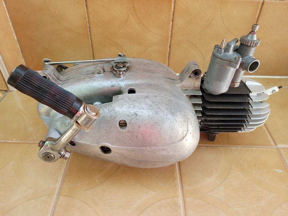 Излишни за мен двигател и части за Ява 50 , 175 и 250куб.см.