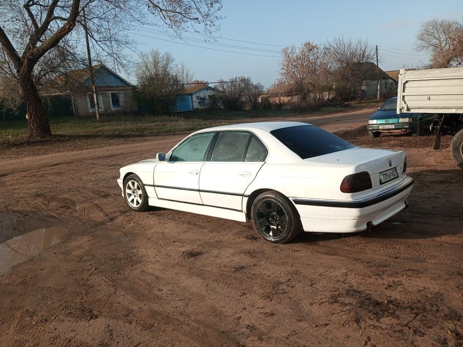 Продам БМВ Е38 м60 б30