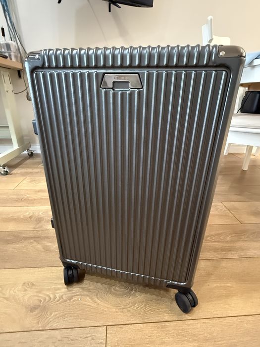 Чемодан, новый почти.