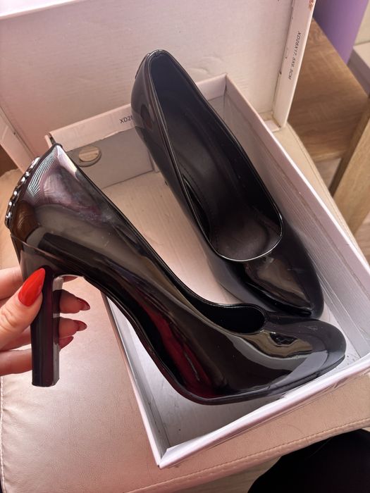 Черни обувки на ток