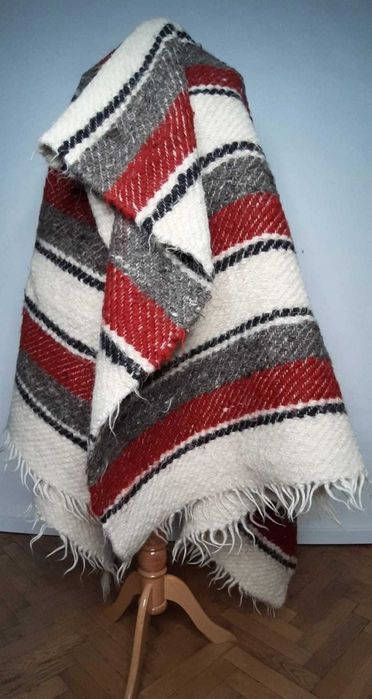 Pătură din Maramureș, lână 100%, nefolosită, stare impecabila