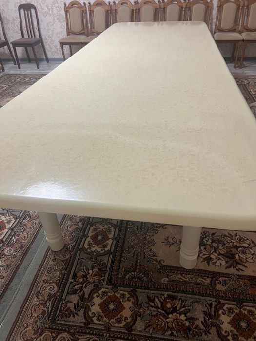 Продается в гостинную стол