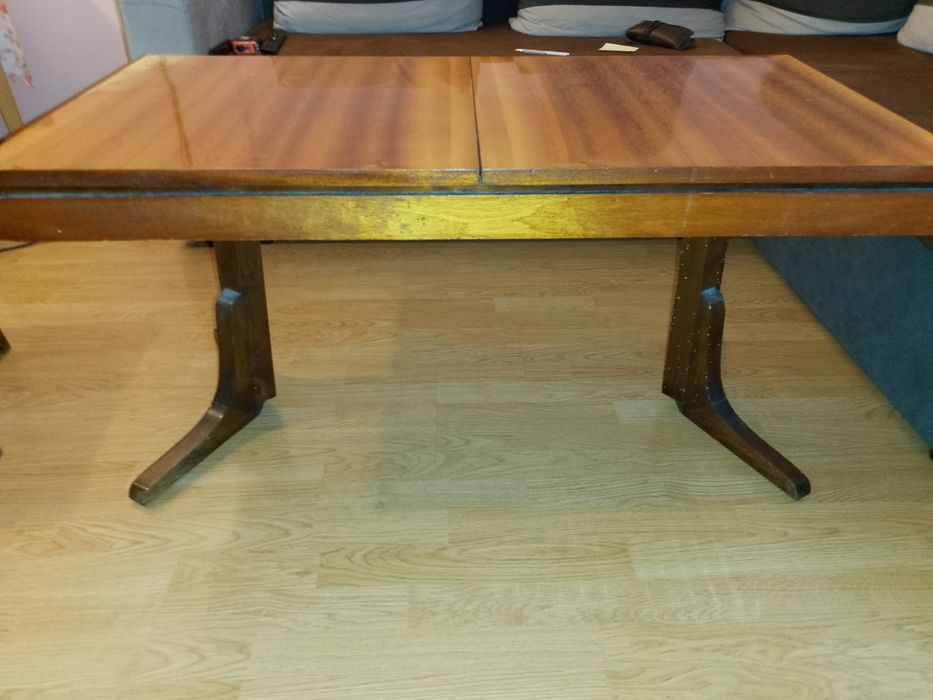 Разтегателна холна маса