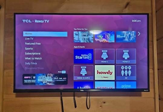 TCL  32” Smart Android TV + стойка за стена