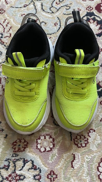 Детские кроссовки