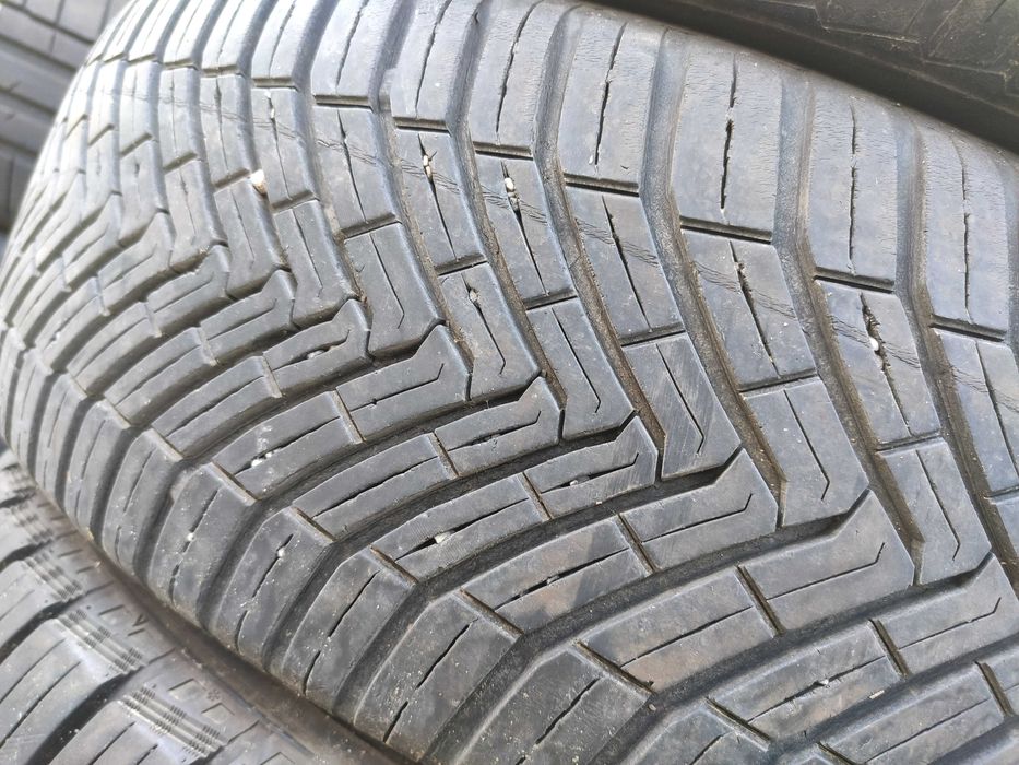2бр Всесезонни гуми 215 65 16 - Continental