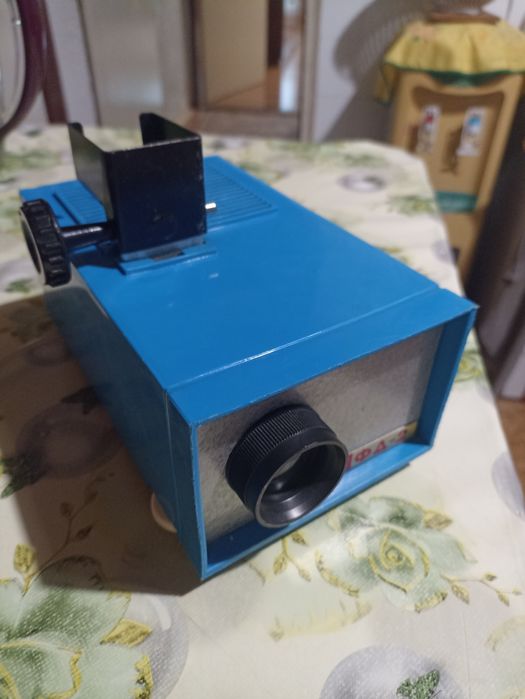 Работещ апарат за диафилми.