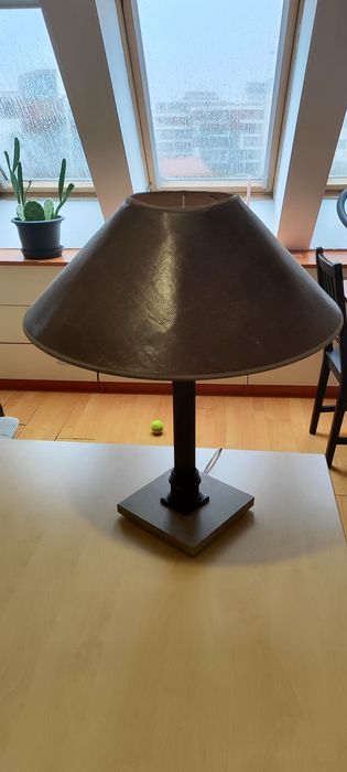 Ретро лампа с подставка от камък