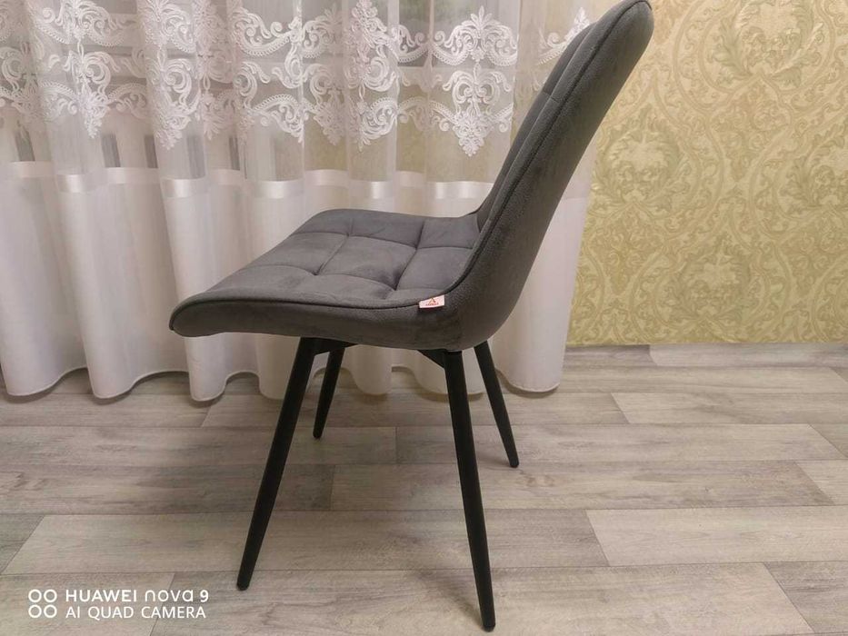 Продам 2 стула (крутящиеся)