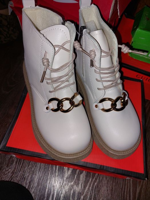 Класные ботинки ,обсолютно новые детские