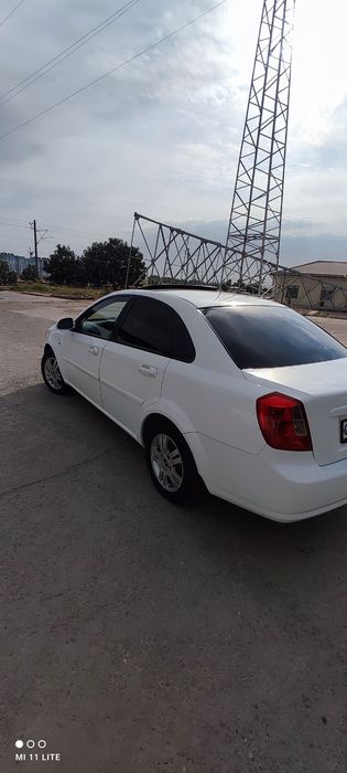 Lasetti avtomat 1.6li sotiladi