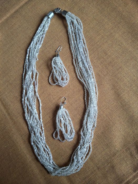 Винтидж бижута: колиета, брошка, обеци.