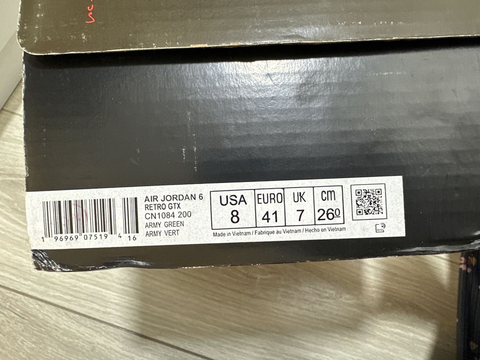 Продам кроссовки
