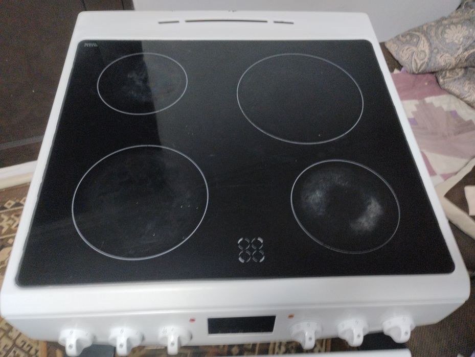 Электроплита керамической поверхностью