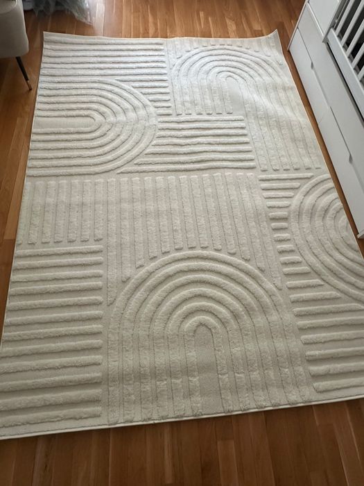 Страхотен нов Килим 180х250 см - цвят крем