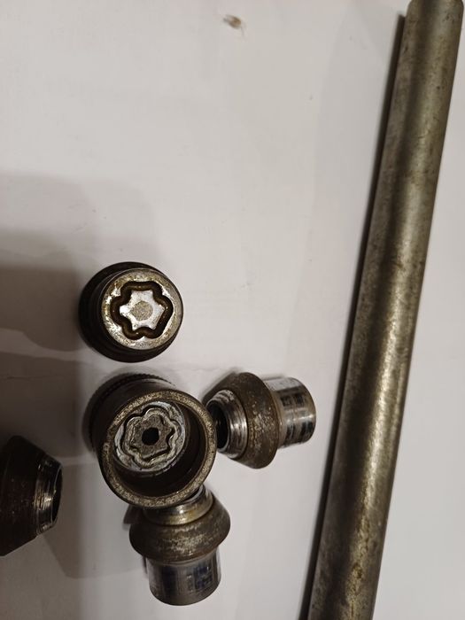 Секретни гайки, ключ и крик за Форд Мондео