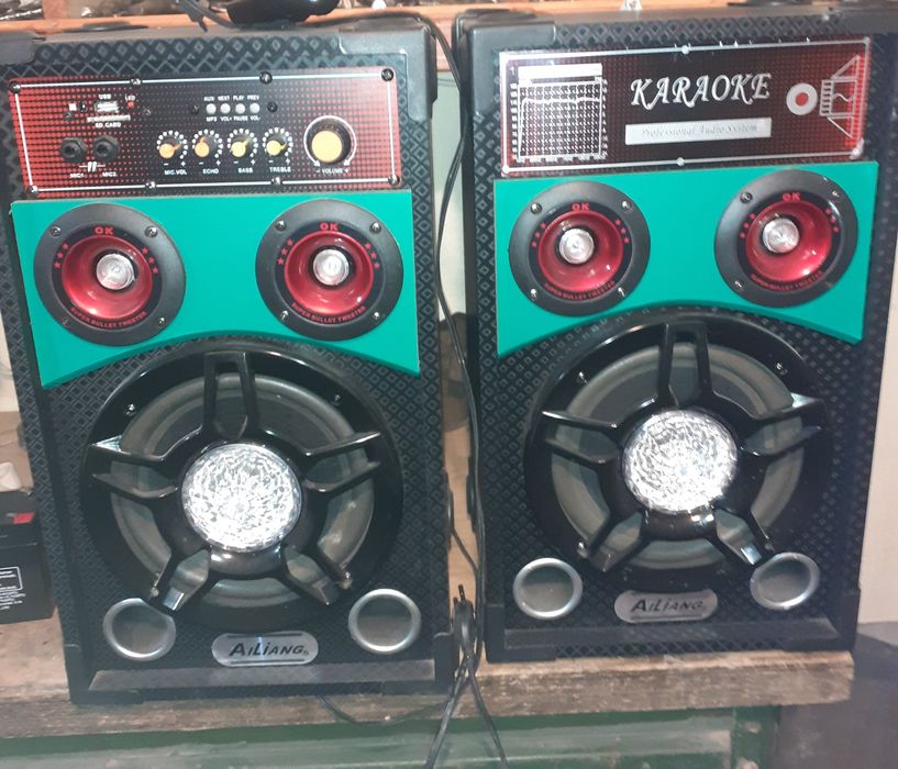 Văd stație amplificare caraoche + microfon