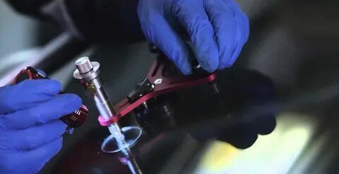 Ремонт лобового стекла . Ремонт сколов и трещин.