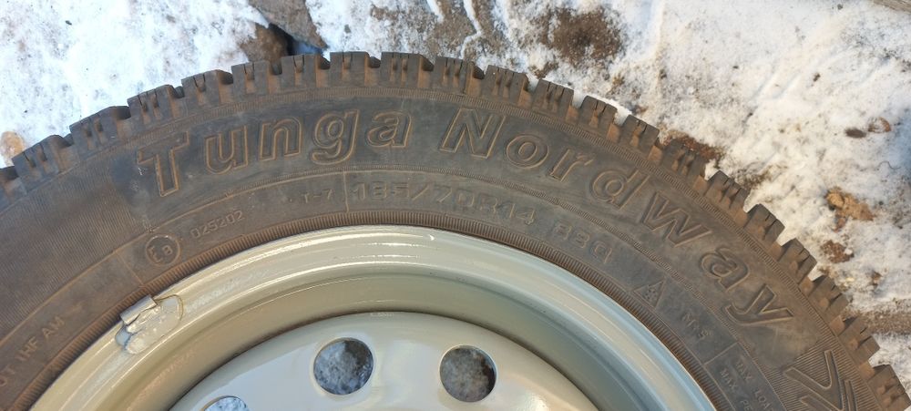 Продам 2 колеса в хорошем состоянии