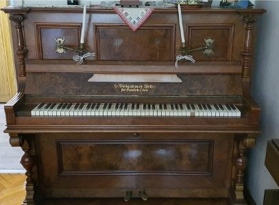 Автентично антикварно пиано перфектно състояние и функционалност